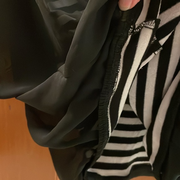 Women’s Black Sheer Striped Overlay Blouse Size Medium - Picture 8 of 8